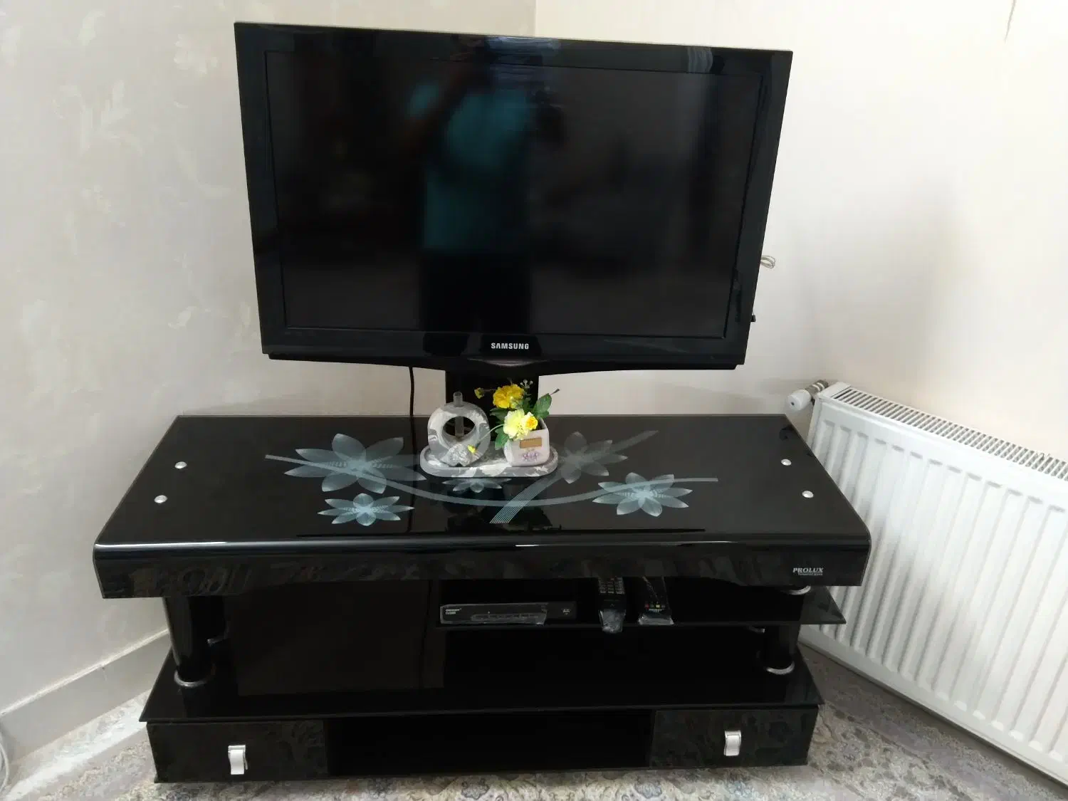 LCD سامسونگ اصل کره ای همراه با کنترل|تلویزیون و پروژکتور|قم, پردیسان|دیوار