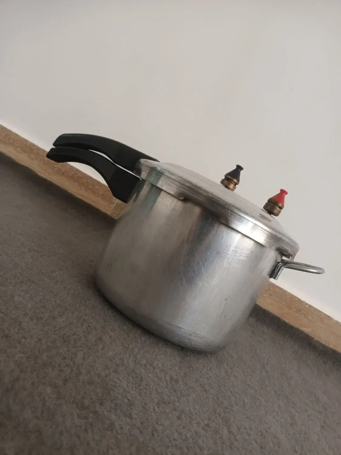 زودپز|ظروف پخت‌وپز|تبریز, |دیوار