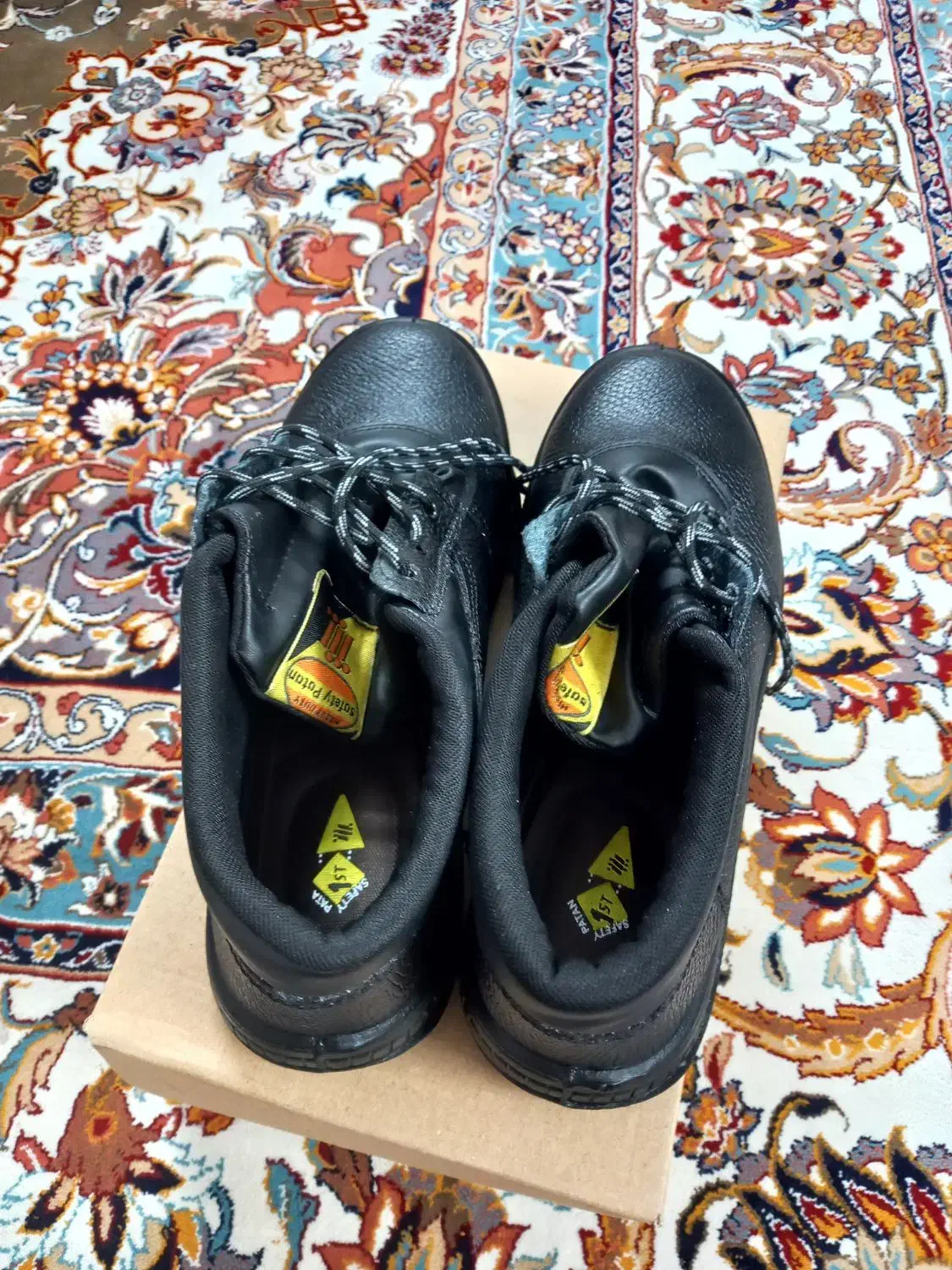 کتونی کاروکاپشن وشلواربادی کار|کیف، کفش، کمربند|پاکدشت, پاکدشت (مامازند)|دیوار