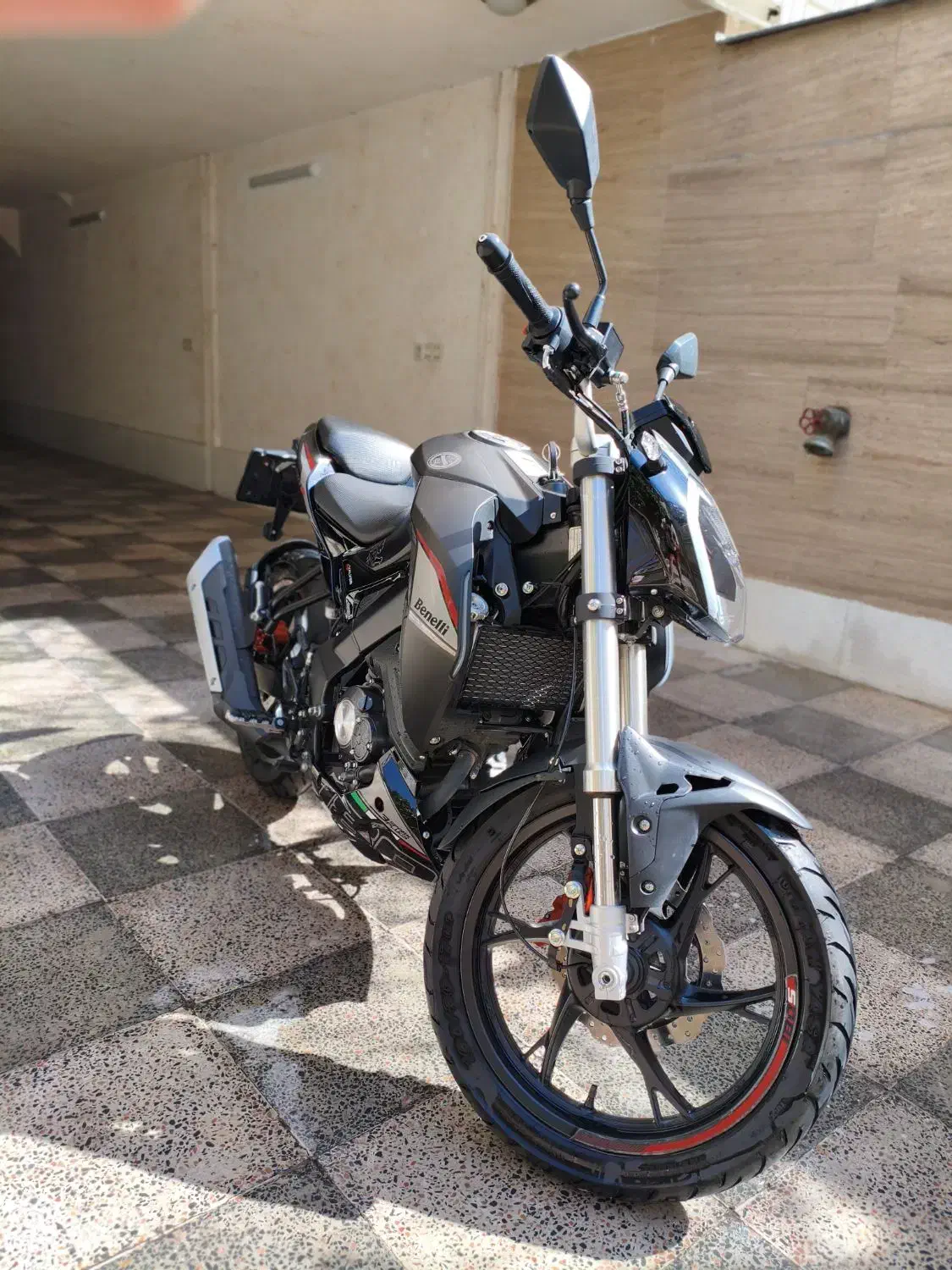 بنلی 180|موتورسیکلت|شیراز, سیلو|دیوار