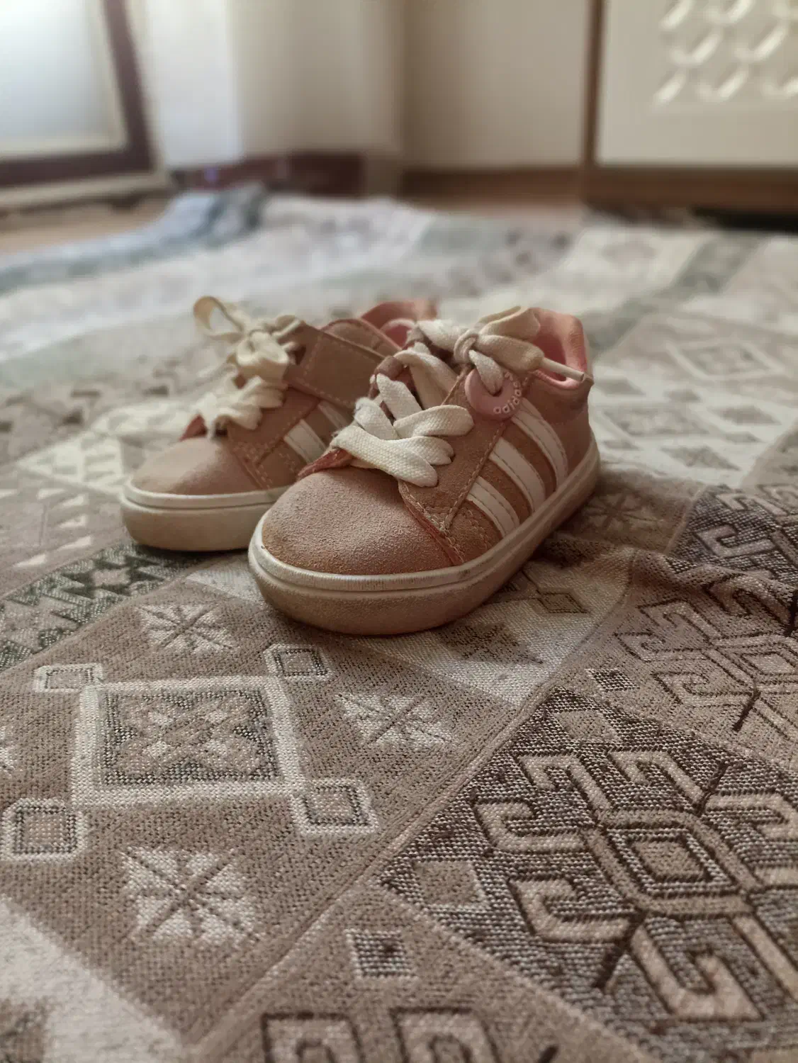 دو جفت کفش اسپورت و مجلسی|کفش و لباس بچه|میاندوآب, |دیوار