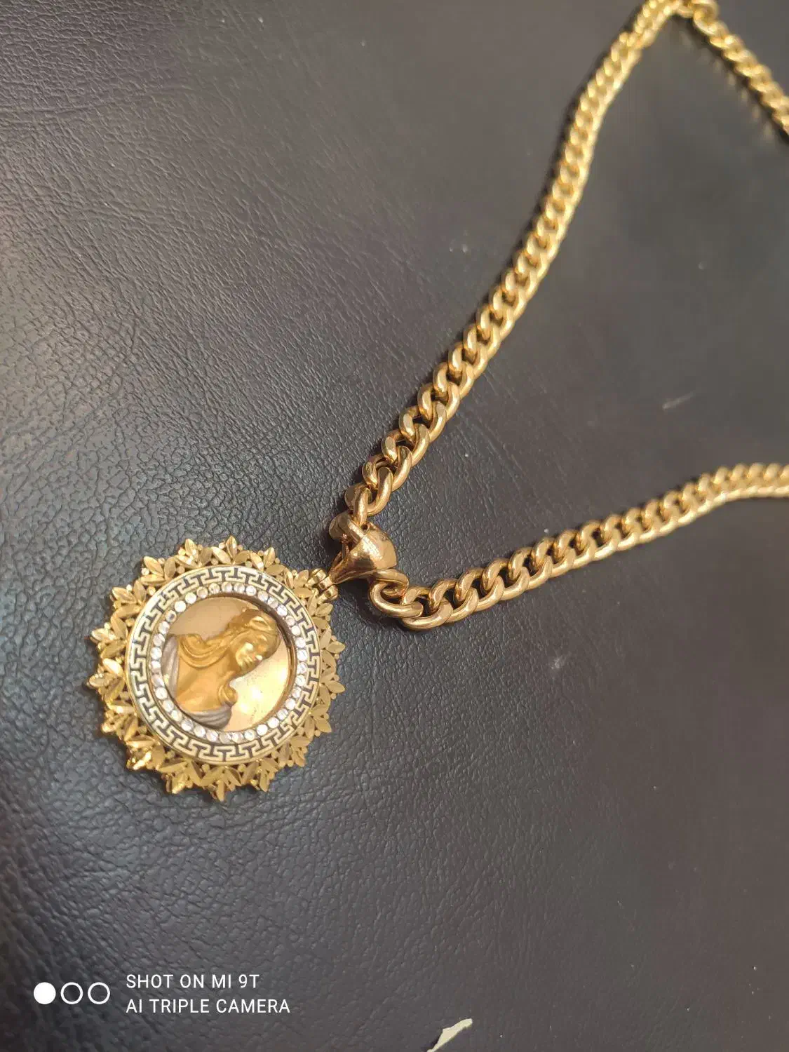 زنجیر و پلاک ورساچه|جواهرات|شوش, |دیوار