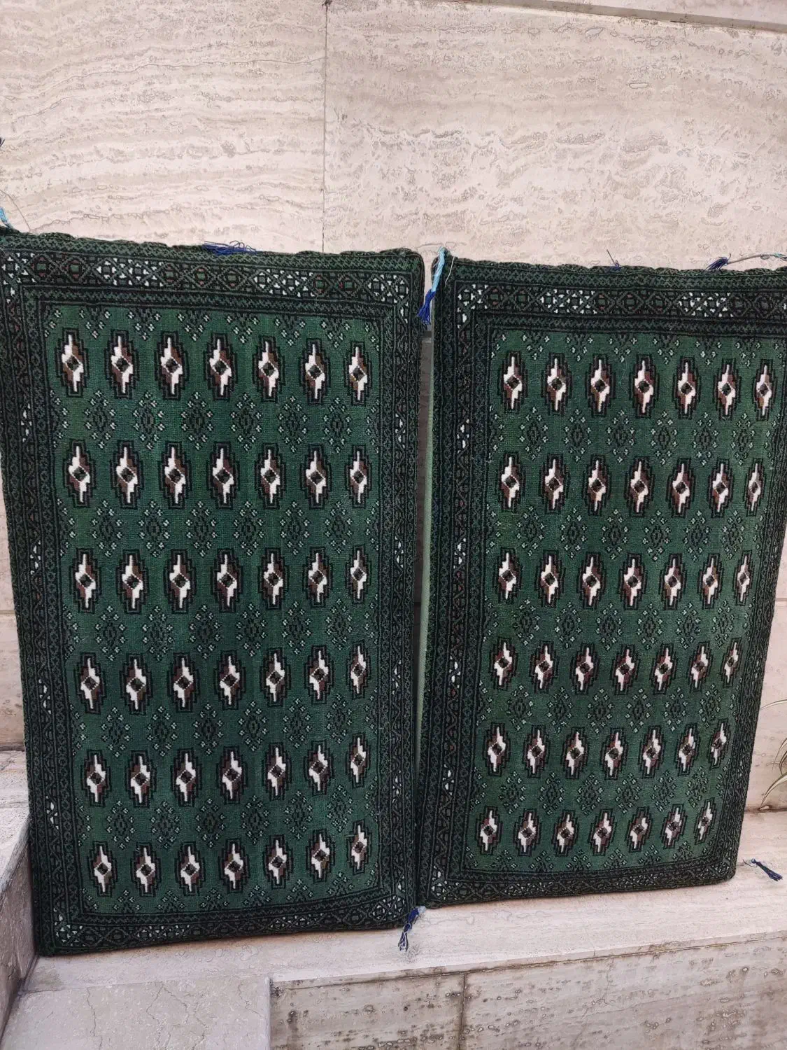 یک جفت پشتی سالم به همراه ۲ میز باهم 500|پشتی|کرج, شهرک بنفشه|دیوار