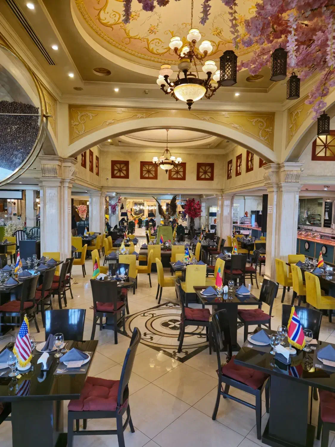 آشپز،پیتزان زن،ظرفشور،سالنکار|استخدام خدمات فروشگاه و رستوران|تهران, شهرک غرب|دیوار