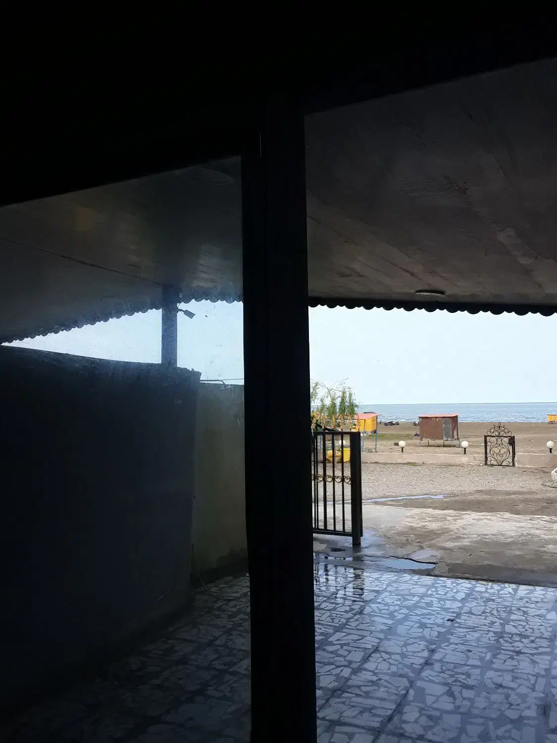 ویلا ساحلی شمال رو به دریا بندر انزلی|اجارهٔ کوتاهمدت آپارتمان و سوئیت|بندر انزلی, معلم|دیوار