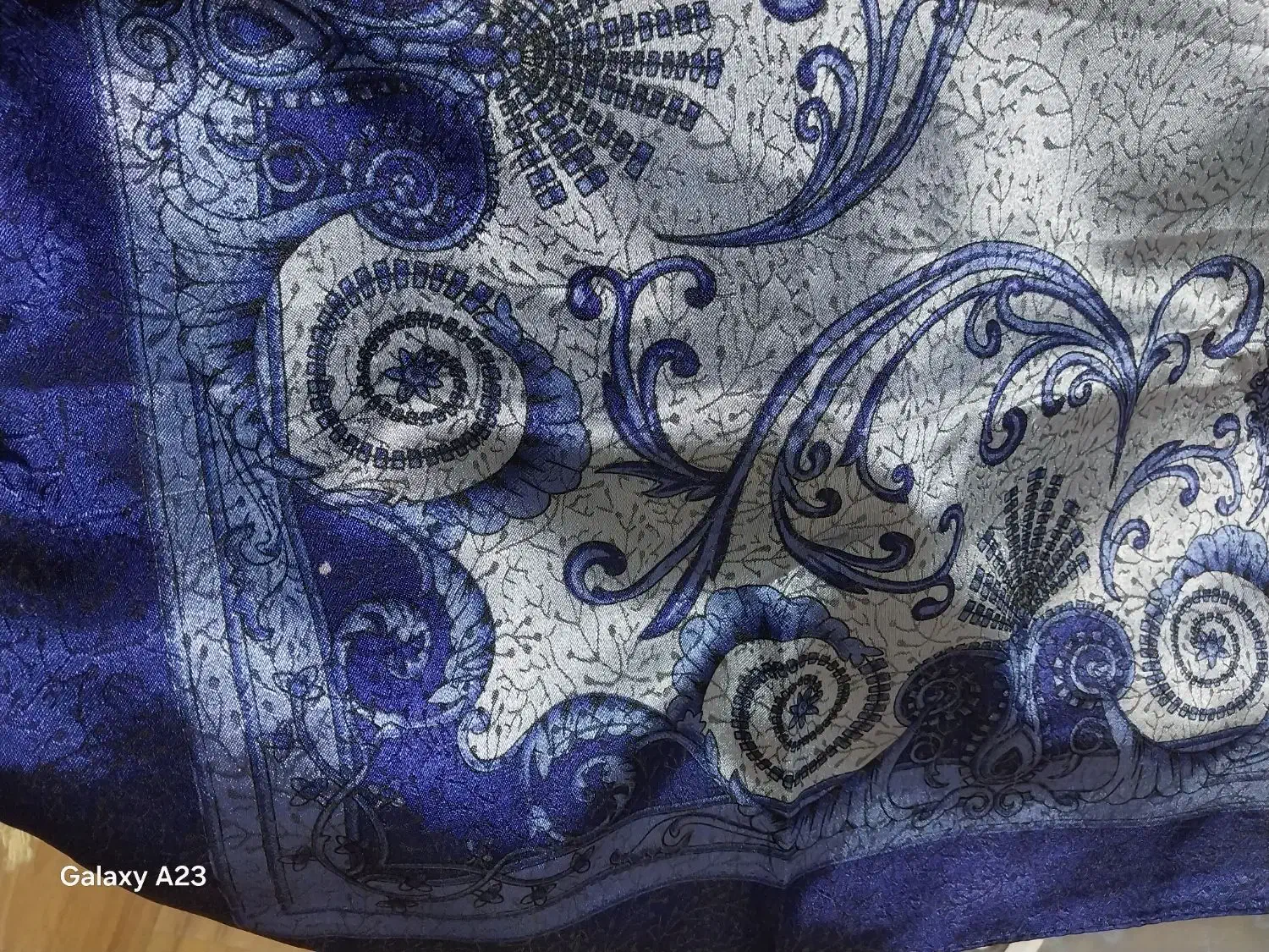 روسری چهارگوش کاملا نو|لباس|بندر انزلی, اطبا|دیوار