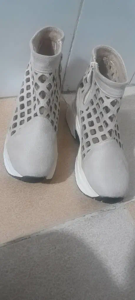 کفش|کیف، کفش، کمربند|کرمان, |دیوار