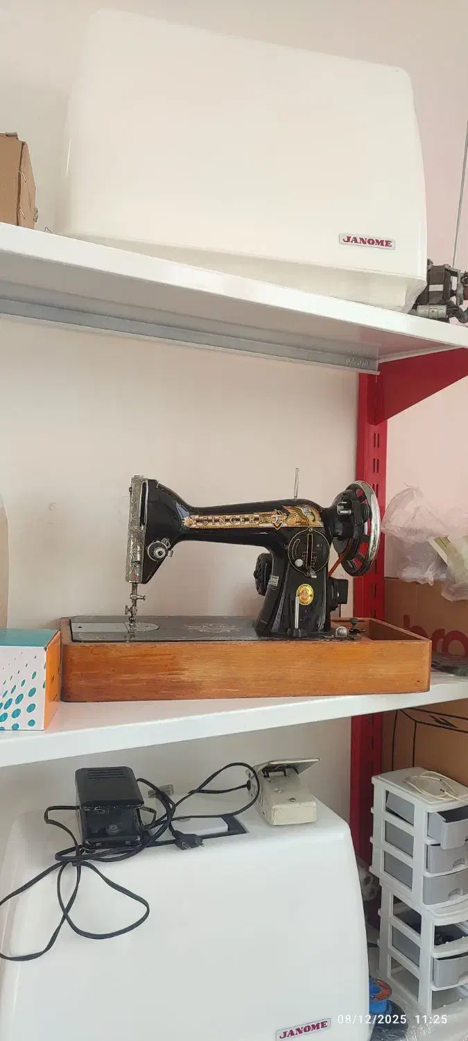 چرخ سینگر قدیمی با دینام ژاپنی|چرخ خیاطی و ریسندگی|گلبهار, شهر جدید گلبهار|دیوار