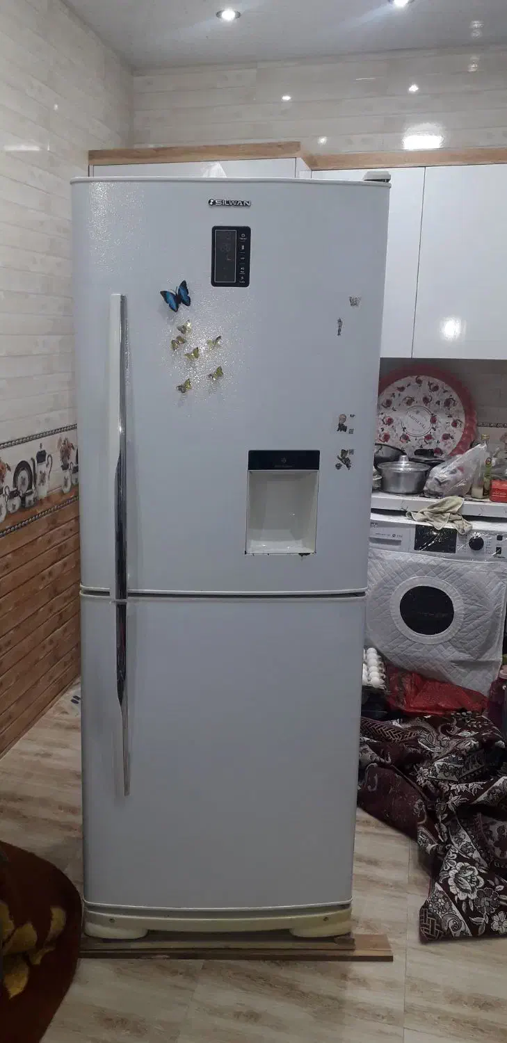 یخچال فریزر و یک عدد هود آشپزخانه معمولی لمسی|هود|فیرورق, |دیوار