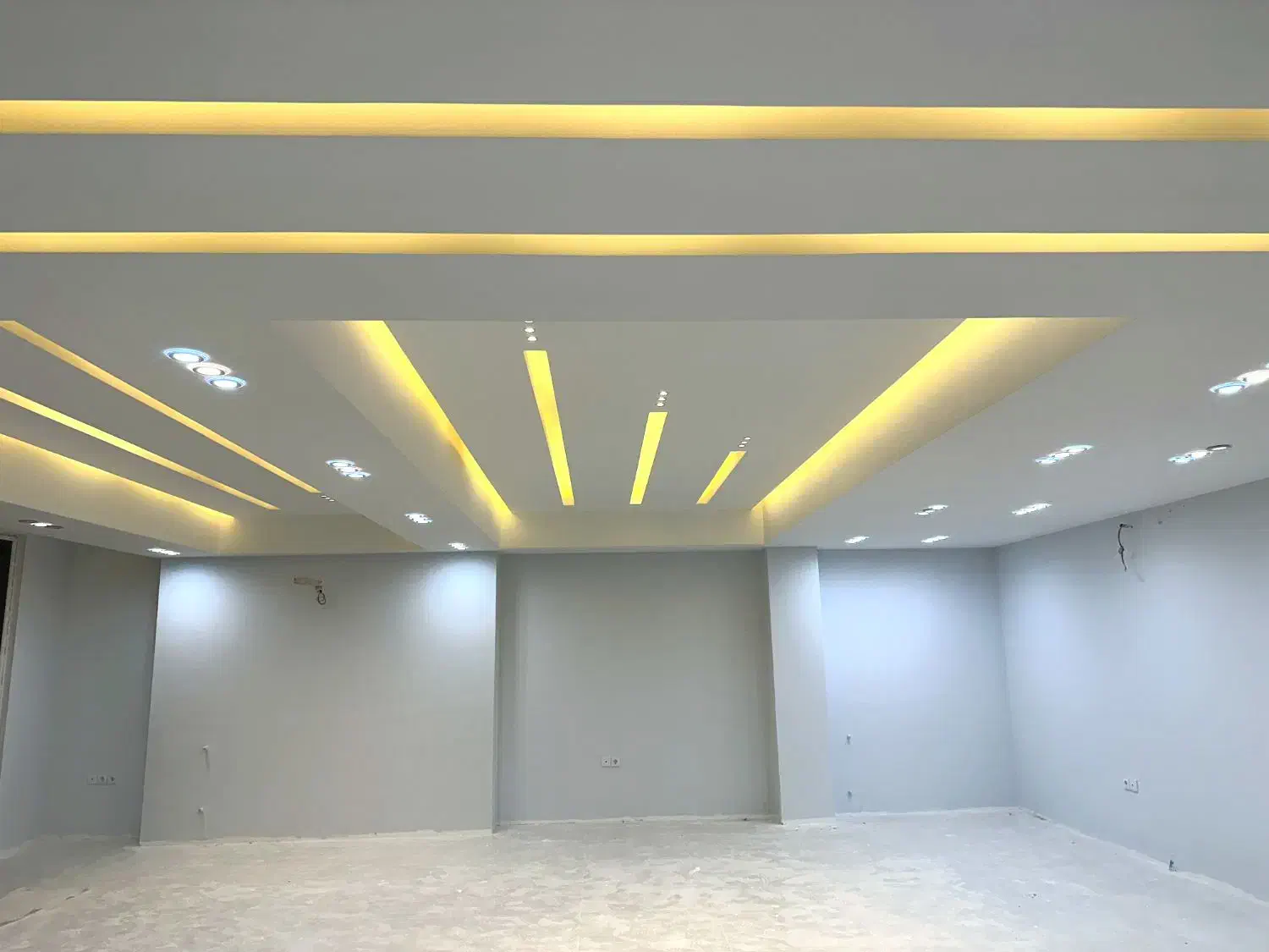 نیازمند نیروی نقاش ساختمان استا و نیمه حرفه‌ای|خدمات پیشه و مهارت|صدرا-فارس, فاز ۱|دیوار