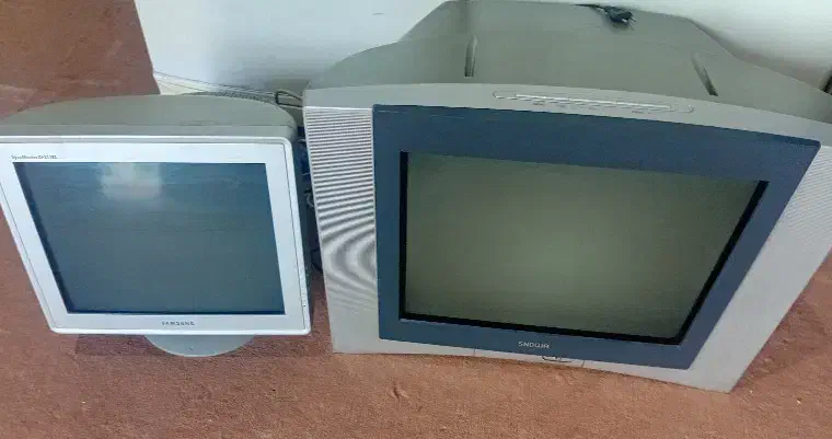 تلوزیون ۲۱ اینچ و مانیتور|تلویزیون و پروژکتور|رشت, دیانتی|دیوار