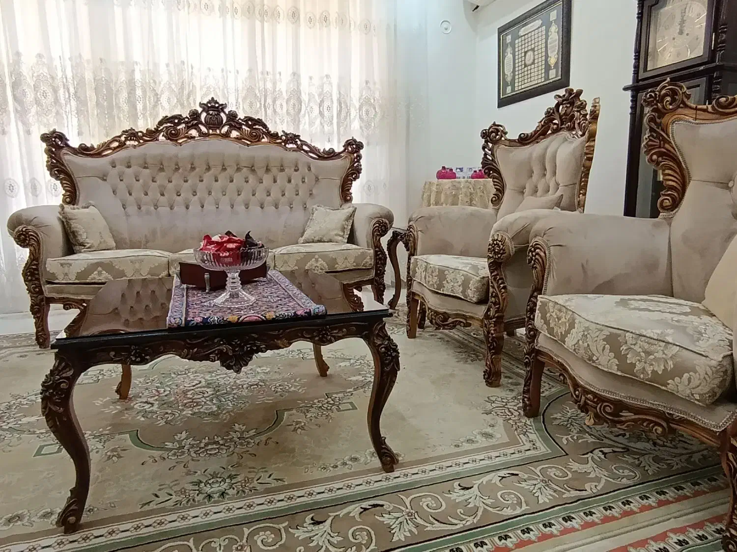 مبلمان کلاسیک ۹نفره همراه با جلو مبلی و عسلی|مبلمان خانگی و میز عسلی|اهواز, کوی ملی راه|دیوار