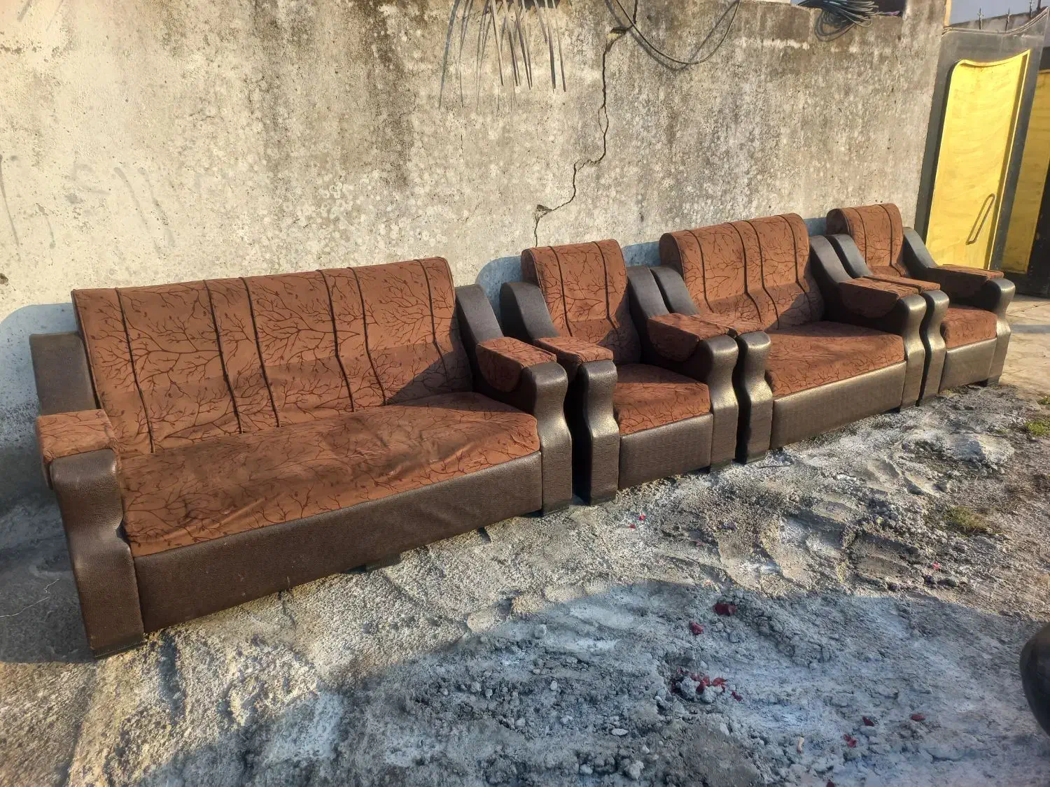 یک دست مبل راحتی ۷ نفره با چوب گردو|مبلمان خانگی و میز عسلی|نور, |دیوار