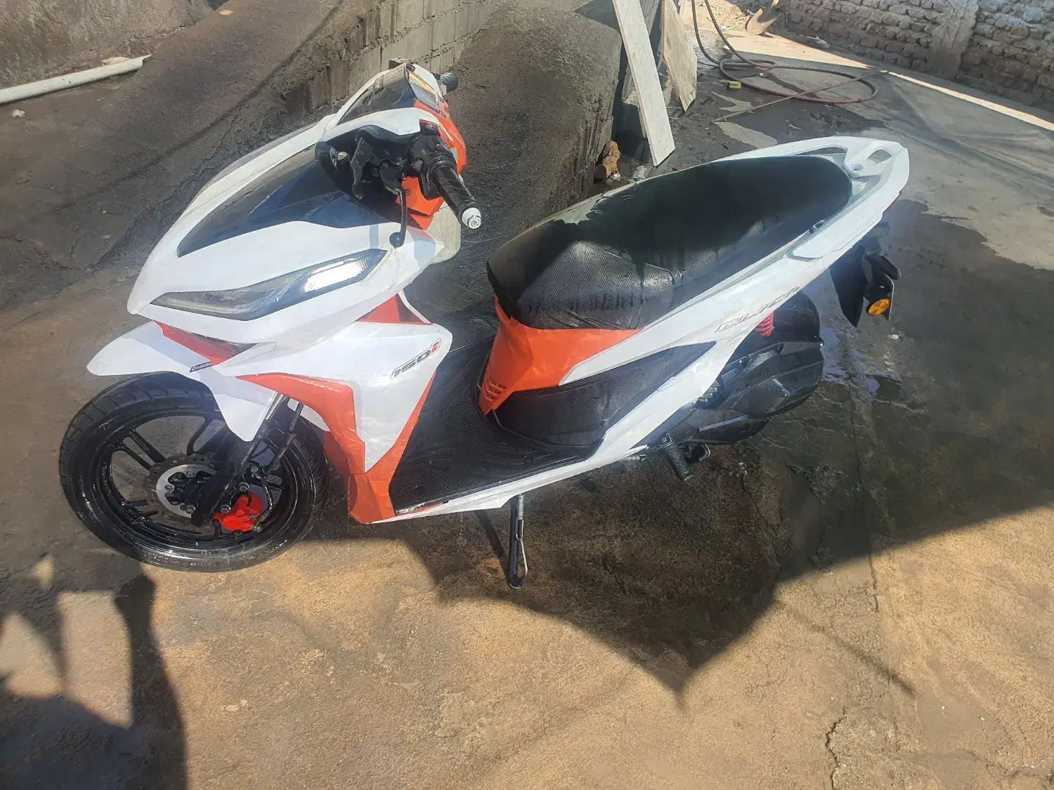 کلیک ۱۵۰ تایلندی|موتورسیکلت|بم, |دیوار