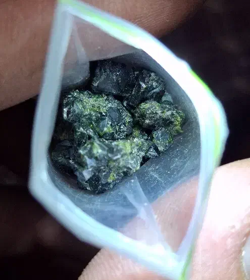 گارنت سبز دمانتوئید جواهری خالص و راف|بدلیجات|کرج, ساسانی (قلمستان)|دیوار