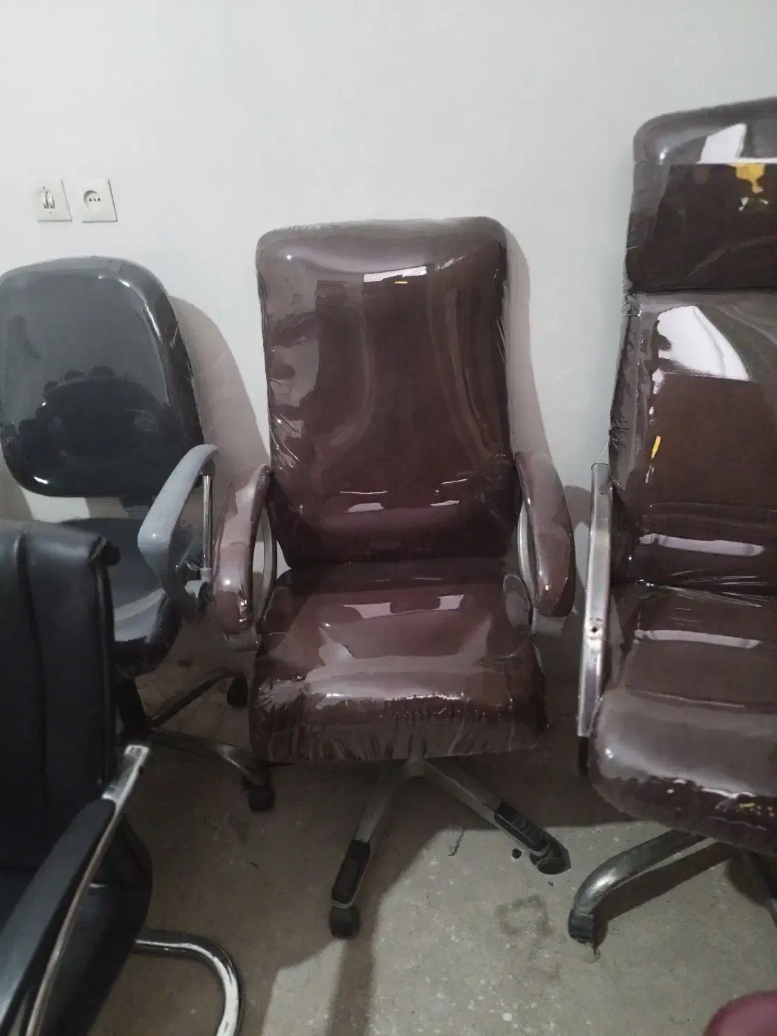 فروش و تعمیرات تخصصی انواع صندلی های اداری|صندلی و نیمکت|اراک, |دیوار