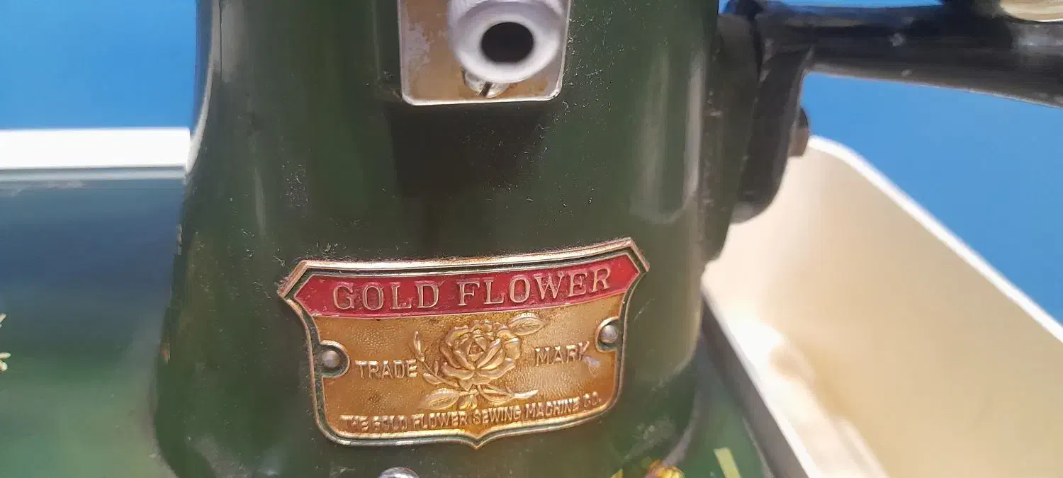 چرخ قدیمی کلکسیونی رنگ خاص|کلکسیون اشیاء عتیقه|شریف‌آباد, |دیوار