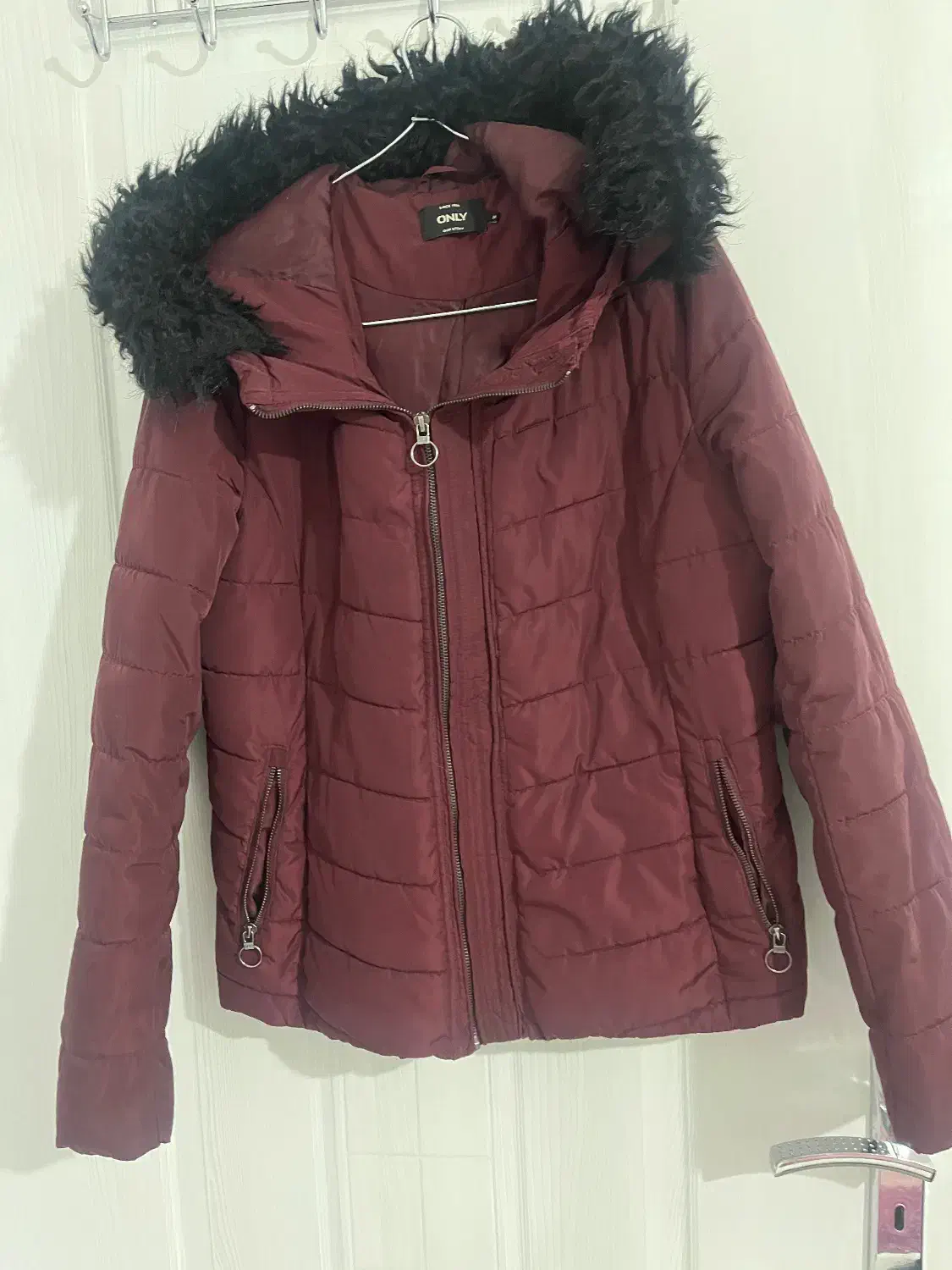 کاپشن|لباس|ارومیه, |دیوار