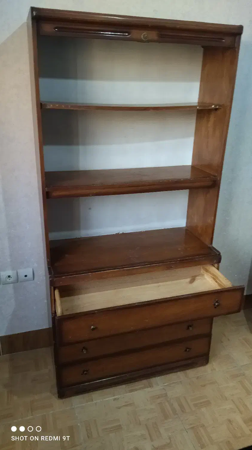 کتابخانه سه طبقه چوبی با چهار کشوی سالم ،|کتابخانه، شلف، قفسههای دیواری|گنبد کاووس, |دیوار