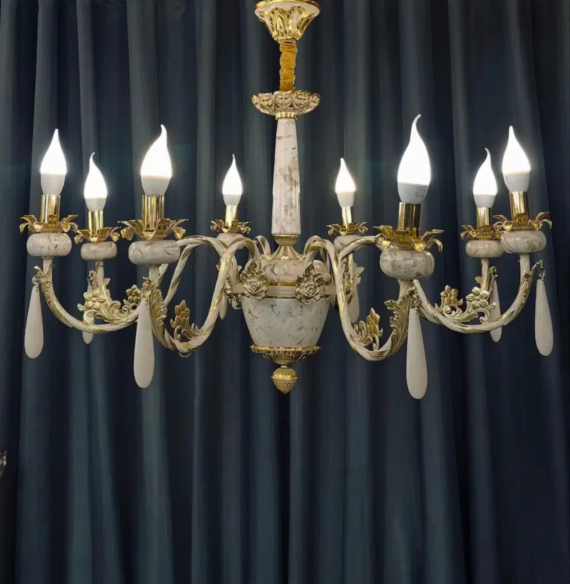 لوستر گل سرخ|لوستر و چراغ آویز|هشتگرد, هشتگرد قدیم|دیوار