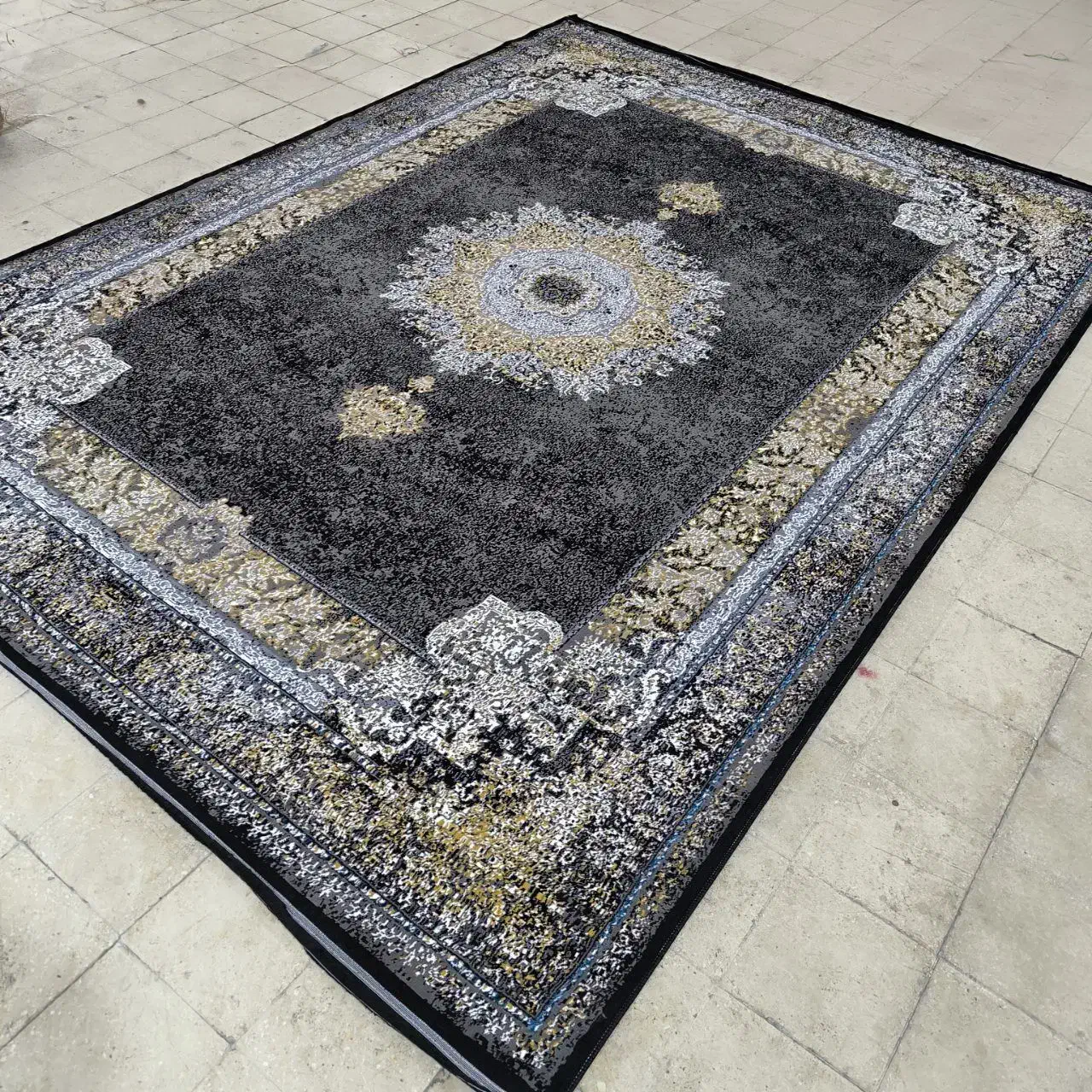 تعویض فرش کهنه شما. با فرش نو انبار خورشید|فرش|خرمآباد, |دیوار