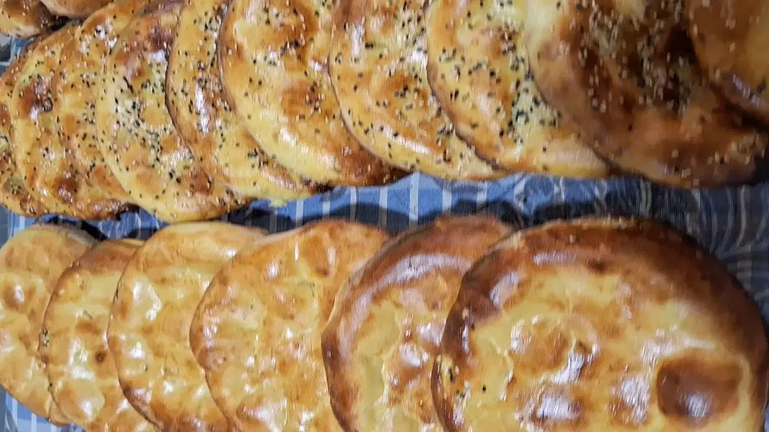 گرده تنوری|خوردنی و آشامیدنی|بهار, |دیوار