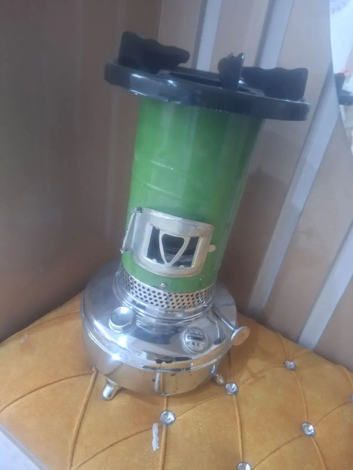 چراغ نفتی|کلکسیون اشیاء عتیقه|همدان, |دیوار