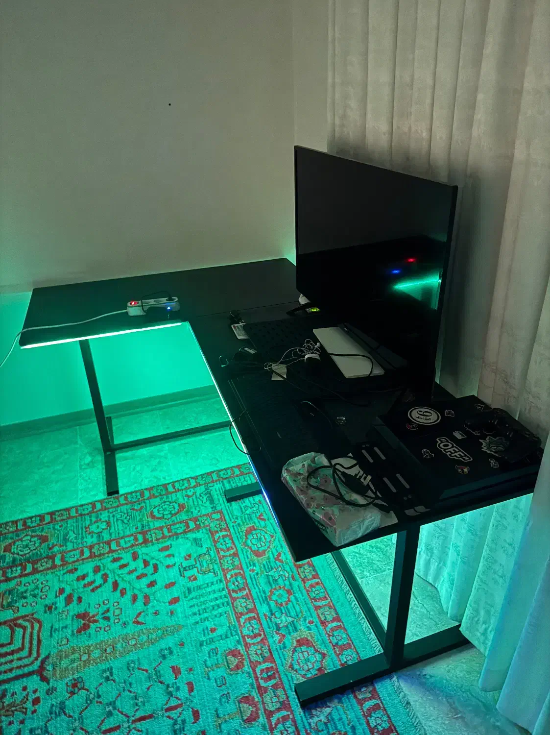 میز ال با لامپ ال ای دی هوشمند|میز تحریر و کامپیوتر|آمل, |دیوار