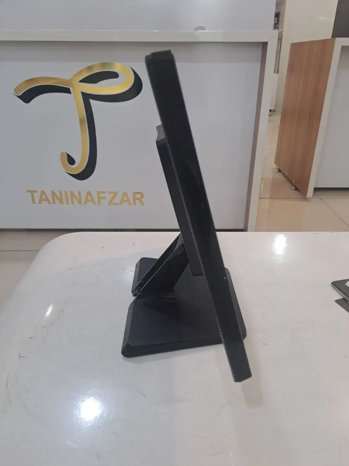 مانیتور ۱۹اینچ LG led flatron|قطعات و لوازم جانبی رایانه|شهرکرد, |دیوار