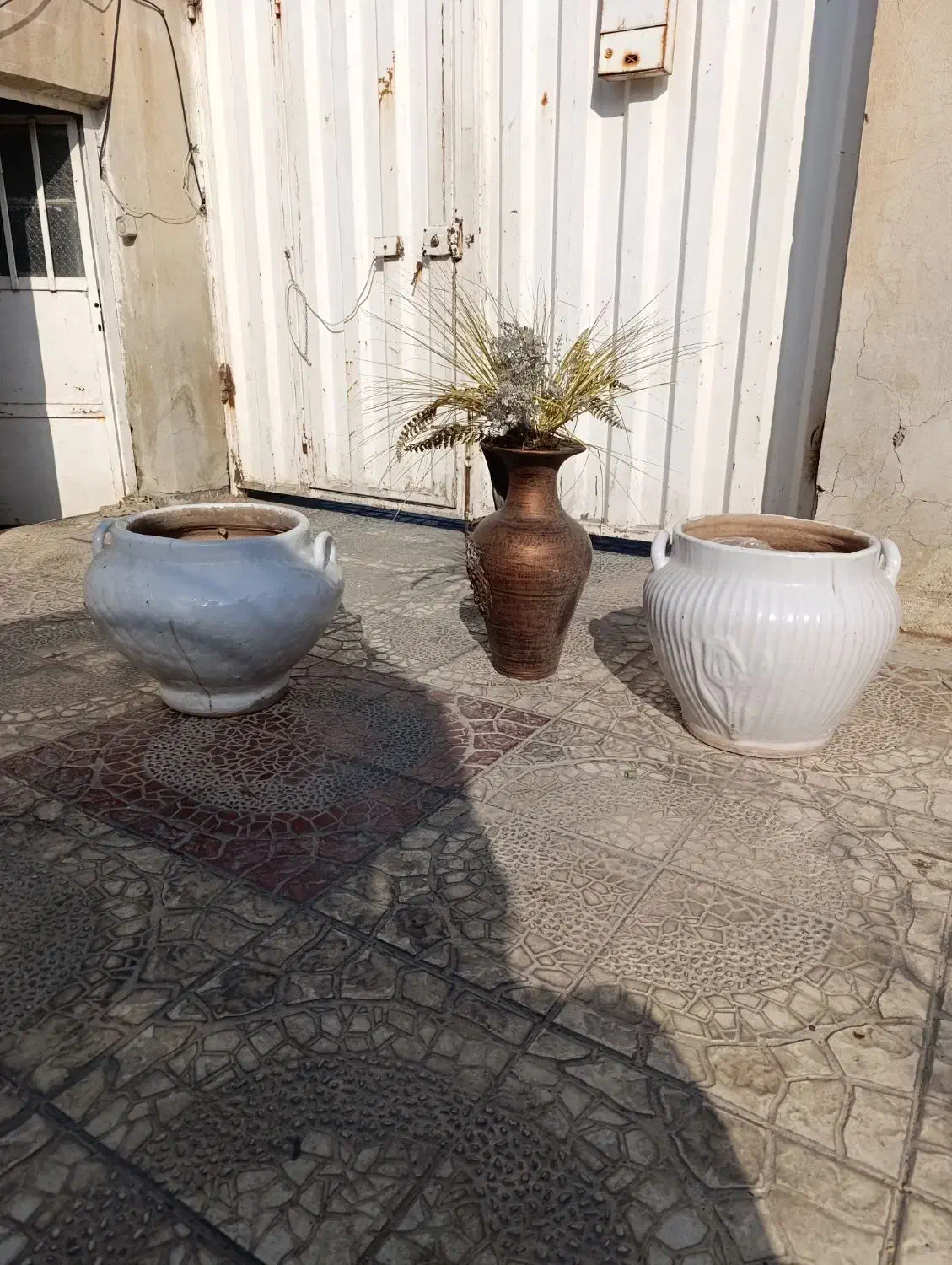 سه عدد گلدان سفالی بزرگ|گل و گیاه طبیعی|ماهدشت, |دیوار