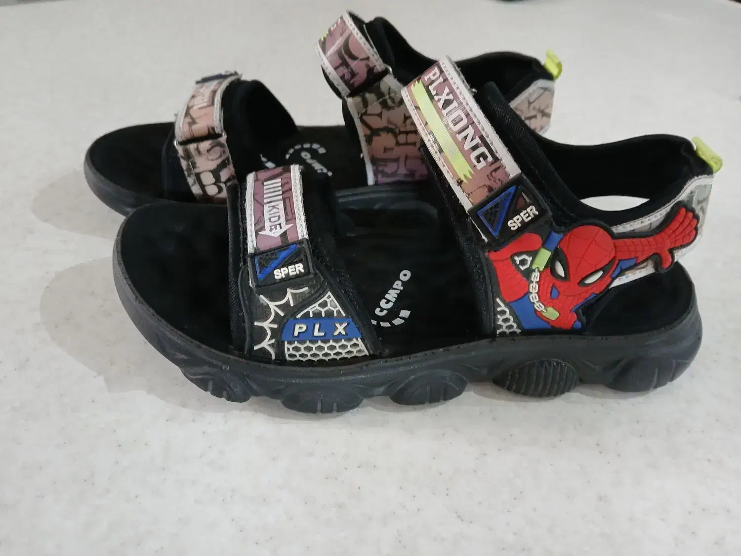 کفش تابستانی|کیف، کفش، کمربند|اصفهان, باغ فدک|دیوار