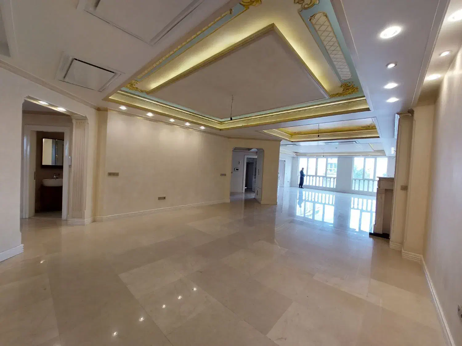 * ۳۰۰ متر ۴ خواب/ ۳ پارکینگ/ تکواحدی/ دروس