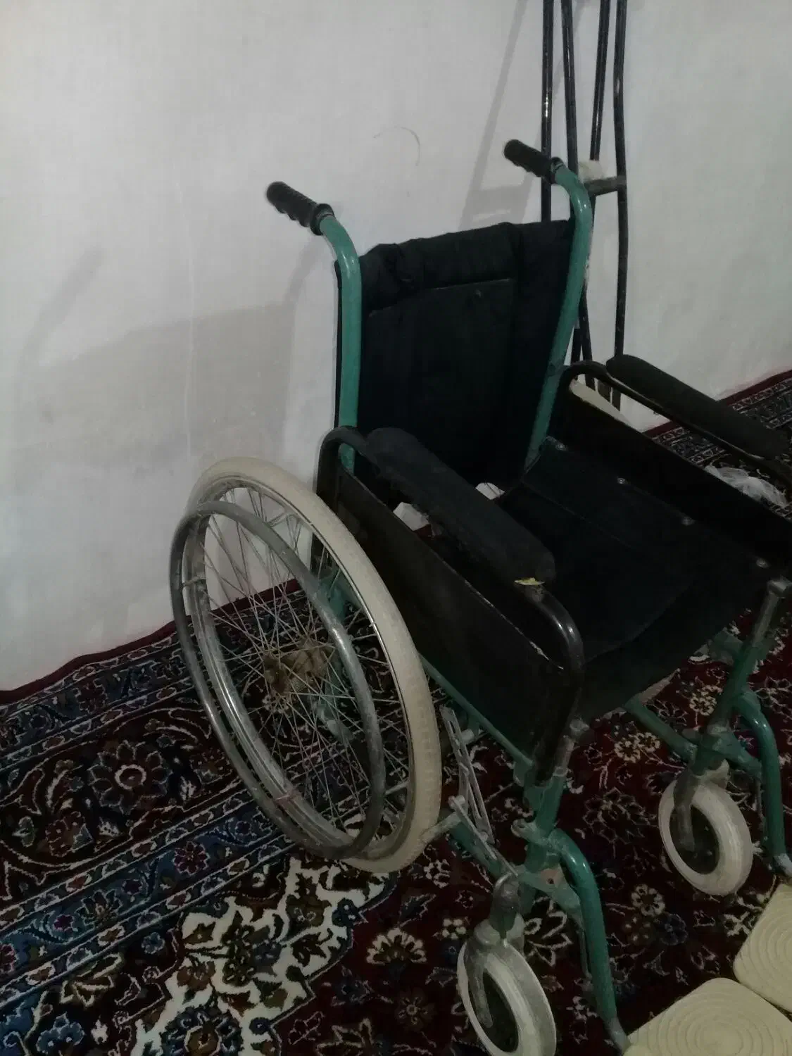 ویلچروعصا زیر بغل کارکرده سالم فوری فروشی|آرایشی، بهداشتی، درمانی|خمین, |دیوار