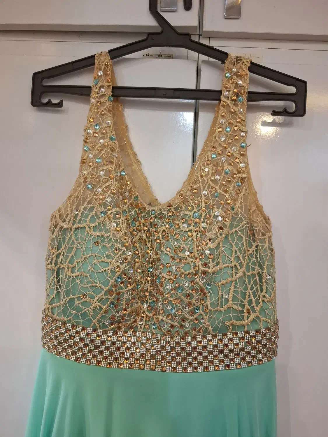 لباس مجلسی|لباس|اصفهان, پروین|دیوار