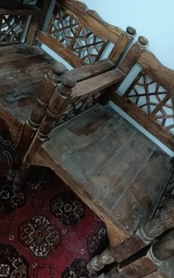 صندلی چوبی|کافی‌شاپ و رستوران|زابل, |دیوار