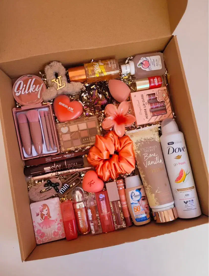 فروش عمده لوازم ارایشی قیمت مناسب|آرایشی، بهداشتی، درمانی|تهران, خواجه نصیر طوسی|دیوار