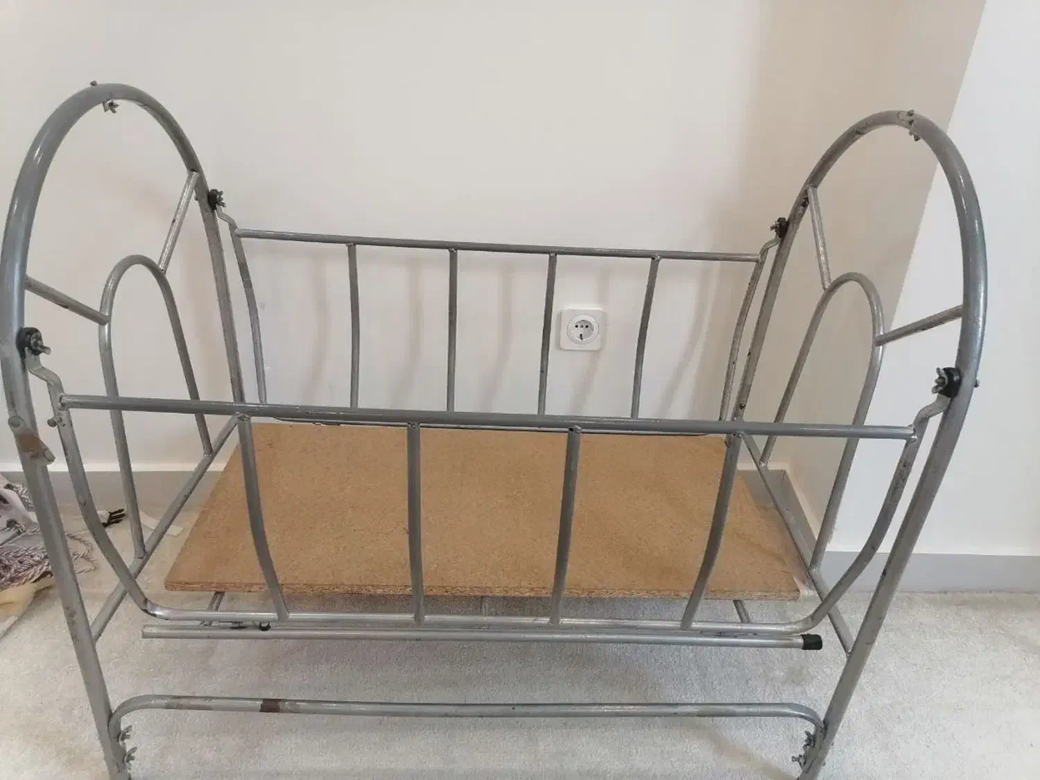 گهواره|تخت و صندلی بچه|گرگان, |دیوار