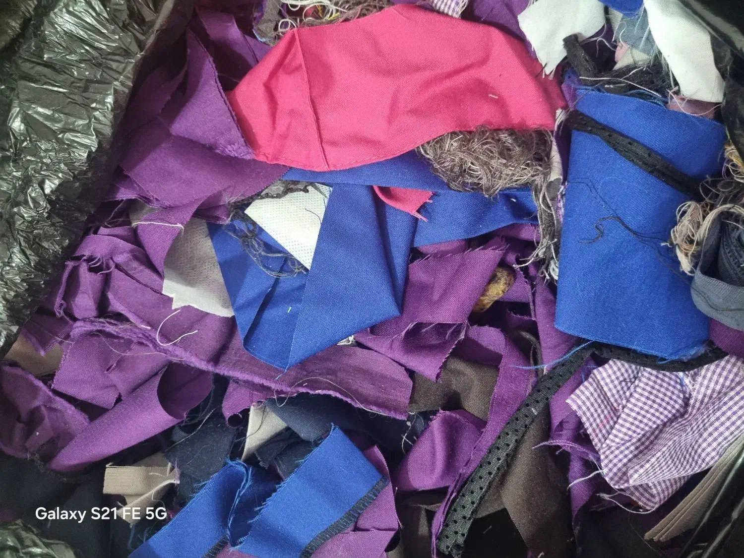 خورده پارچه نو به مقدار زیاد|رختخواب، بالش، پتو|بوشهر, |دیوار