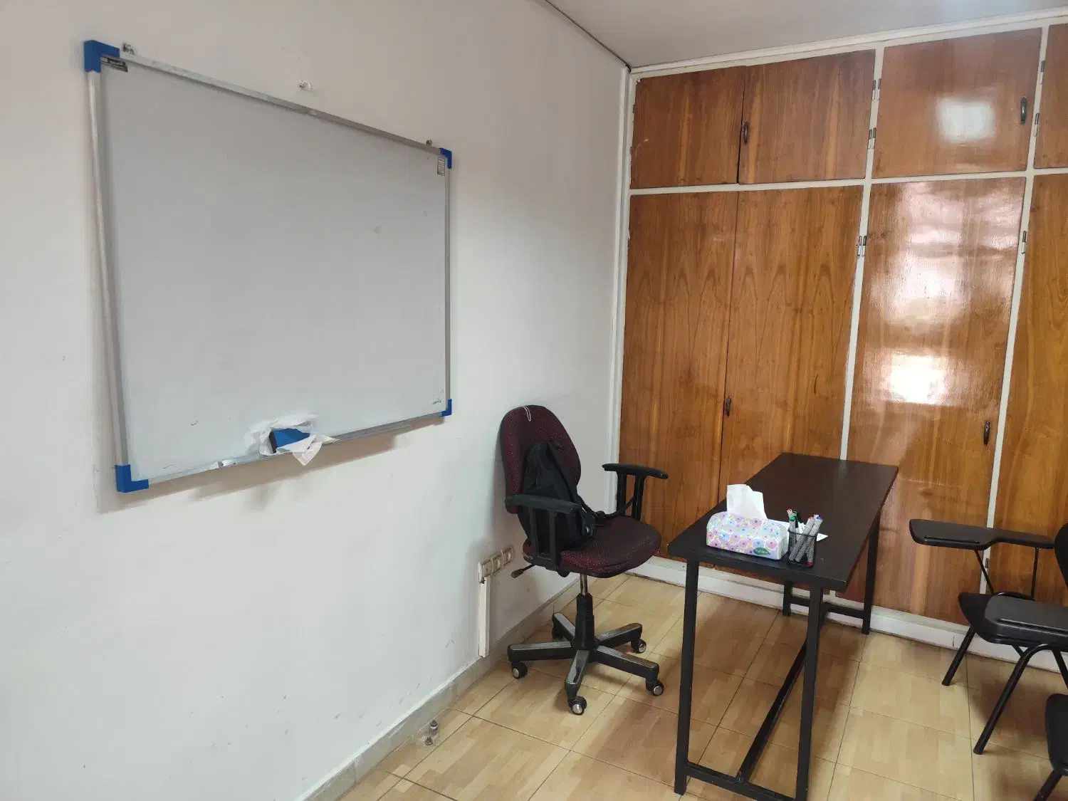 اجاره ساعتی کلاس|اجارهٔ کوتاه‌مدت دفتر کار و فضای آموزشی|شیراز, ابیوردی|دیوار