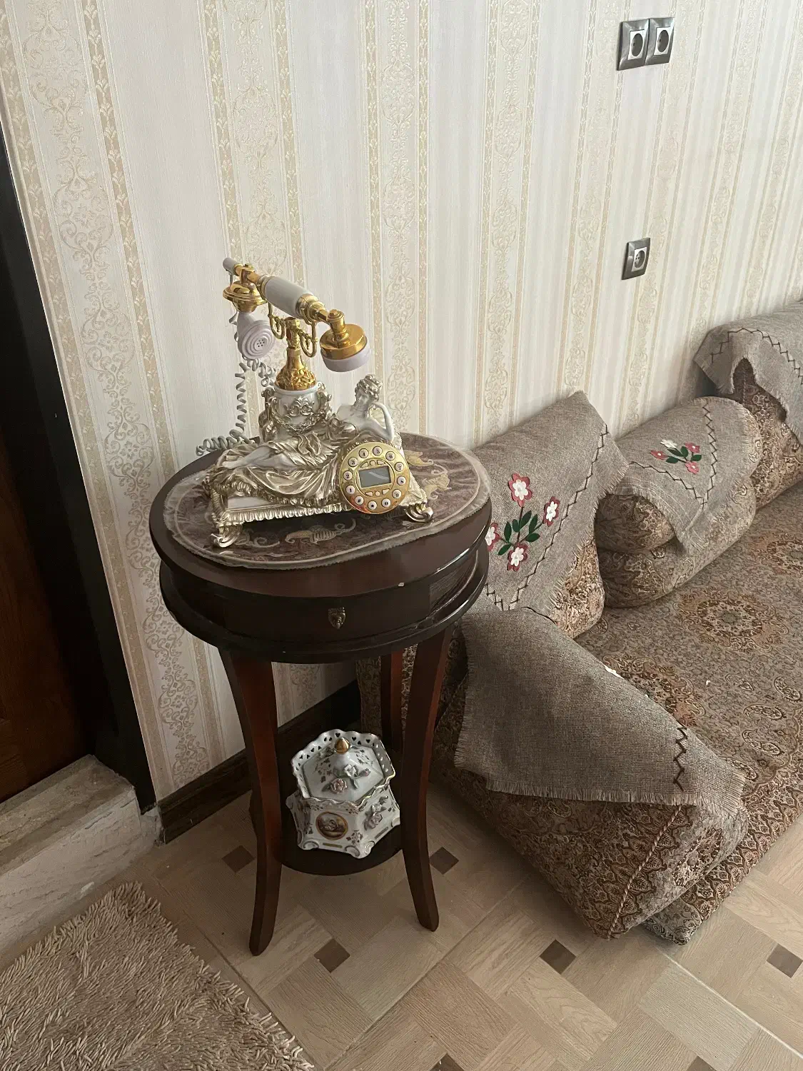 میز تلفن|میز تلفن|یزد, |دیوار