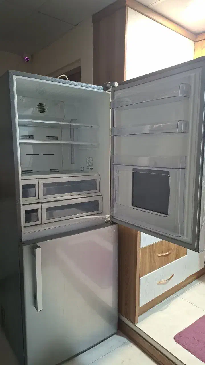 فروش لوازم آرایشگاهی و یخچال فریزر نصف قیمت|حراج|کاشان, میدان کهنه|دیوار