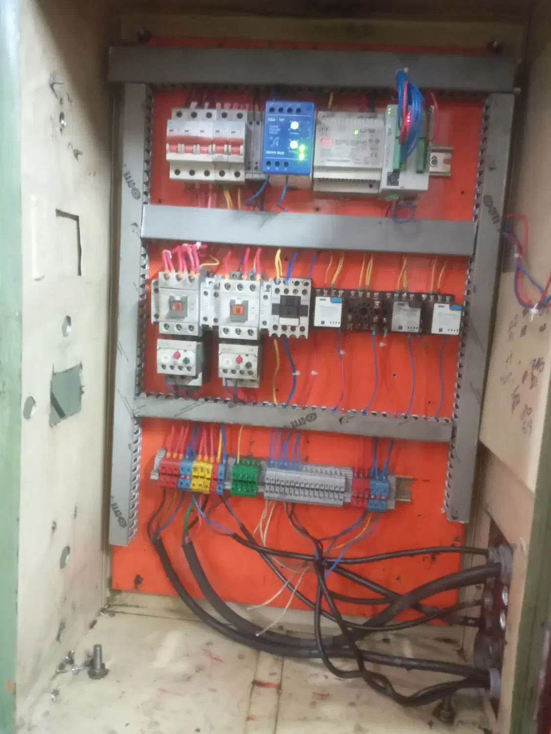 برق کار صنعتی|خدمات پیشه و مهارت|مشگین شهر, |دیوار