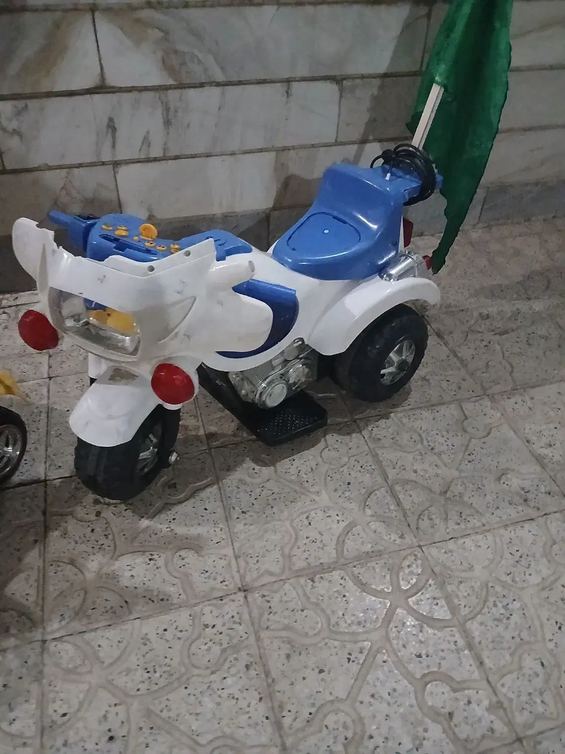 موتور پلیسی ۳چرخه ای|اسباب‌‌بازی|ری, جوانمرد قصاب|دیوار