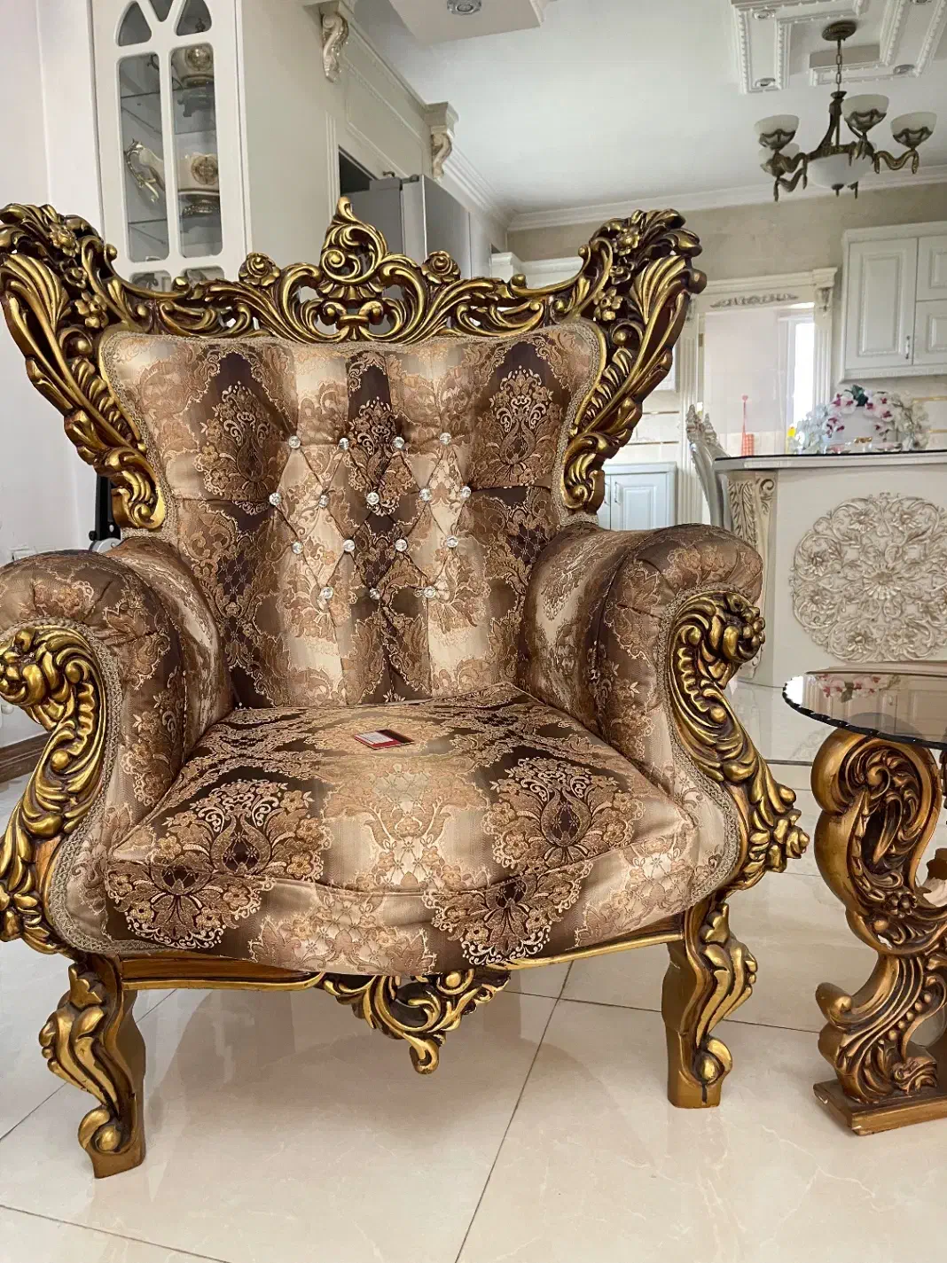 فروش فوری مبل سلطنتی|مبلمان خانگی و میز عسلی|تنکابن, |دیوار