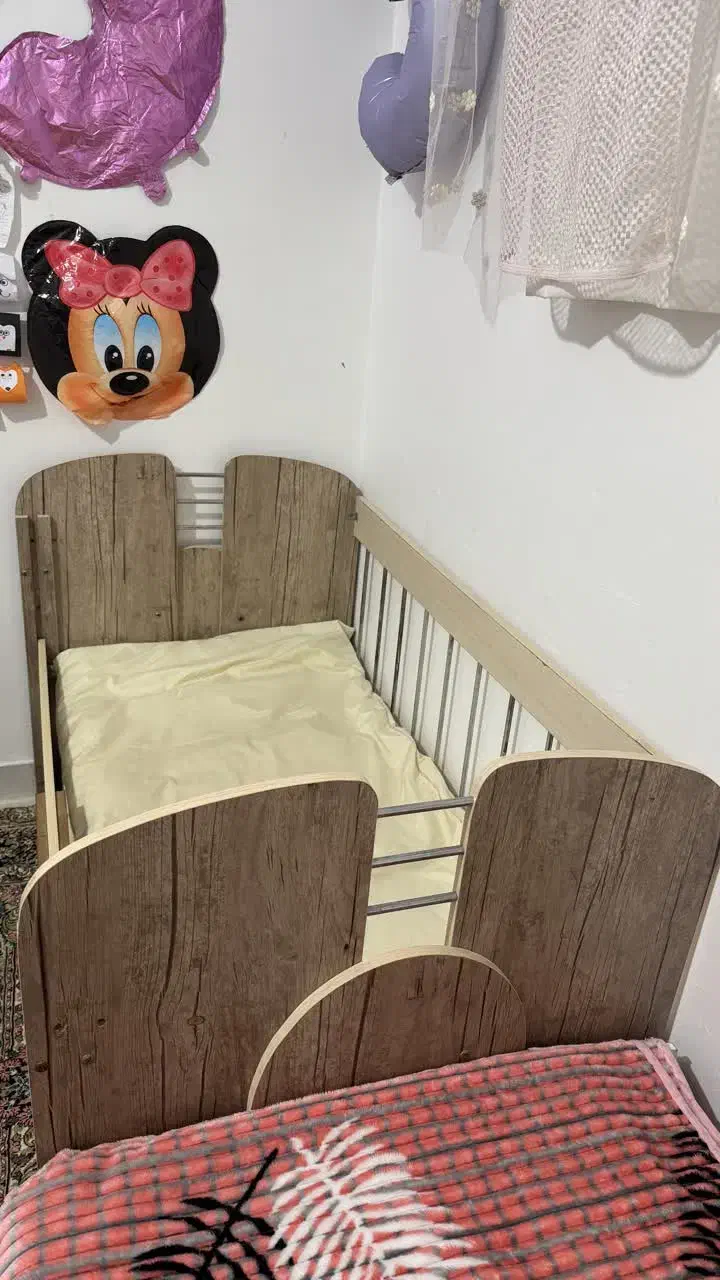 تخت و کمد و صندلی غذا و سه چرخه|تخت و صندلی بچه|بندرعباس, |دیوار