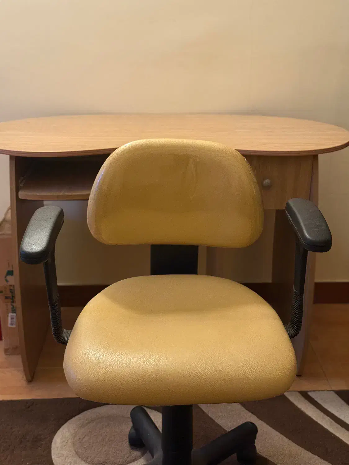 میز تحریر و صندلی|میز تحریر و کامپیوتر|رشت, چله خانه|دیوار