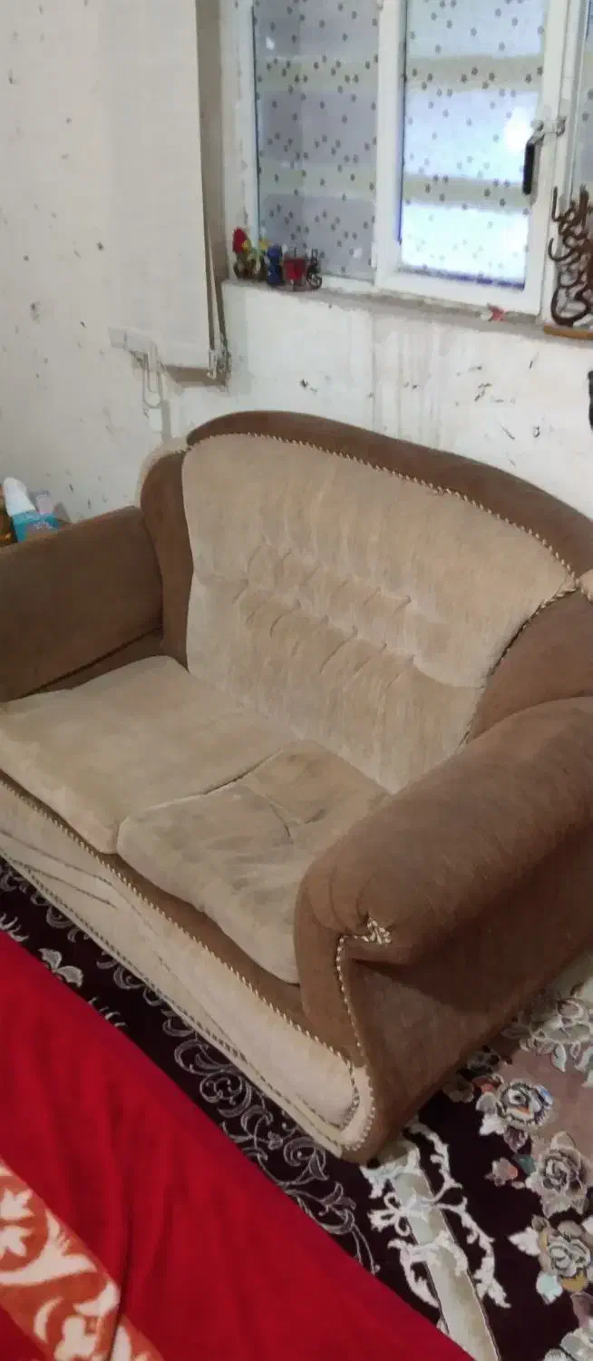 فروش مبل سالم بدونه زدگی پارگی همراه گل میزاش|مبلمان خانگی و میز عسلی|آغاجاری, |دیوار