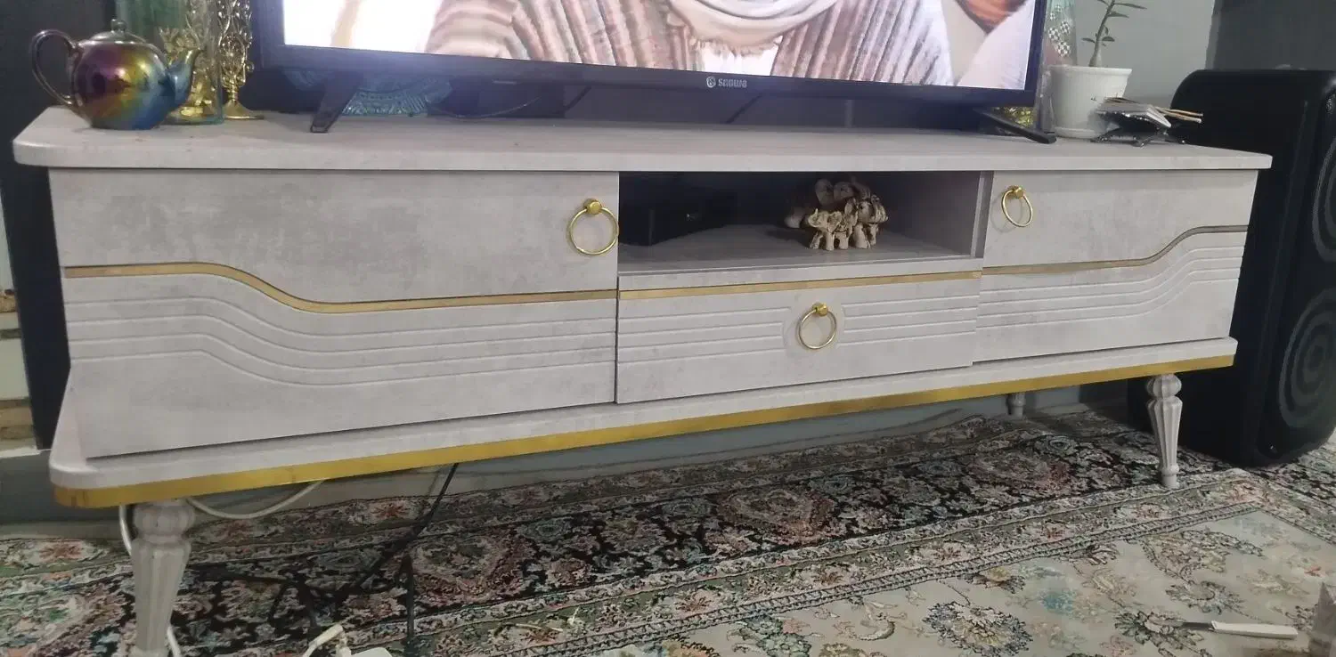 میز تلویزیون نو نو هستش چند ماه خریدم|میز تلویزیون|اشتهارد, |دیوار