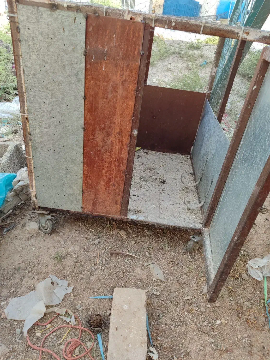 قفس|حیوانات مزرعه|ری, شهرک نظامی|دیوار