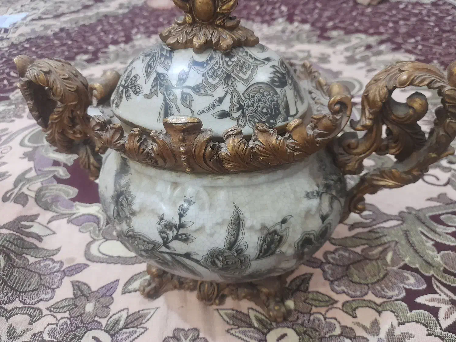 دکوری زیرخاکی|کلکسیون اشیاء عتیقه|قم, شاه ابراهیم|دیوار